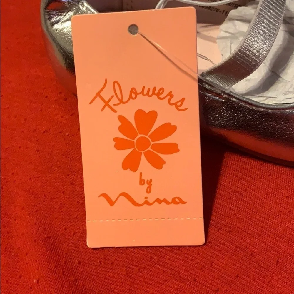 NWT baby/toddler girls size 5 silver dress shoes